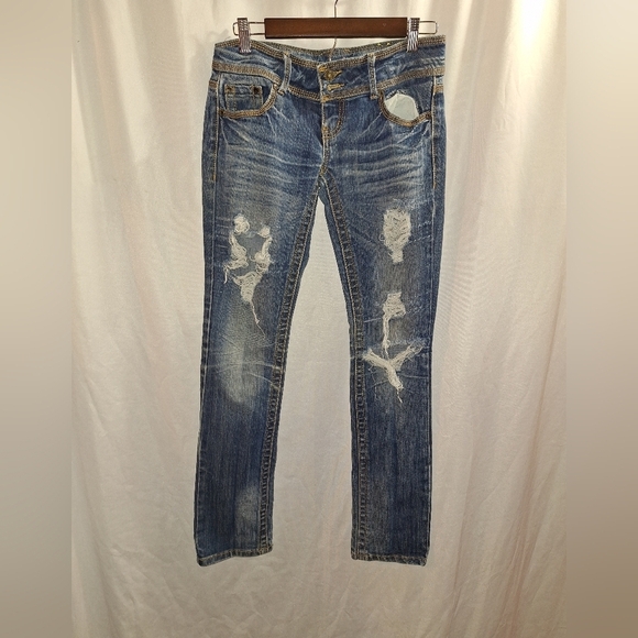 Almost famous distressed size 3 jeans - Picture 1 of 4